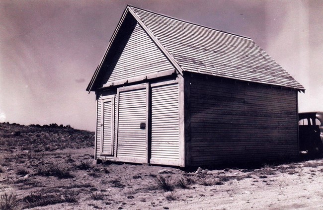 Mount Ashland Lookout shed 1942