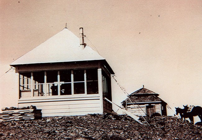Mount Eddy Lookout - 4A cabin and previous Cupola cabin